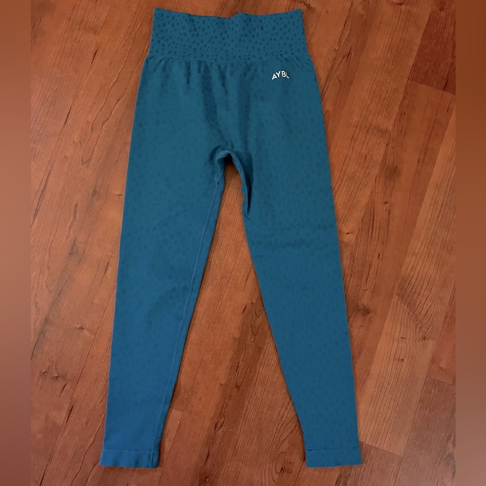 AYBL BLUE ANIMAL PRINT LEGGINGS SIZE SMALL